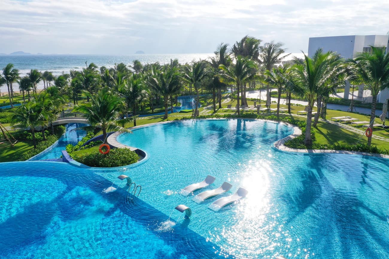 Hồ bơi resort